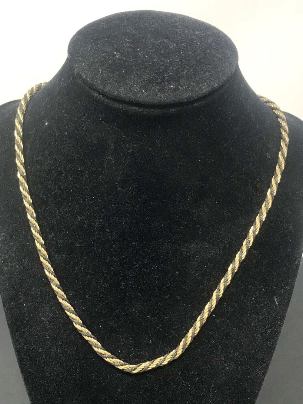 Vintage Crown Trifari Gold Tone / Black
Twisted Rope Chain Link Necklace 18"